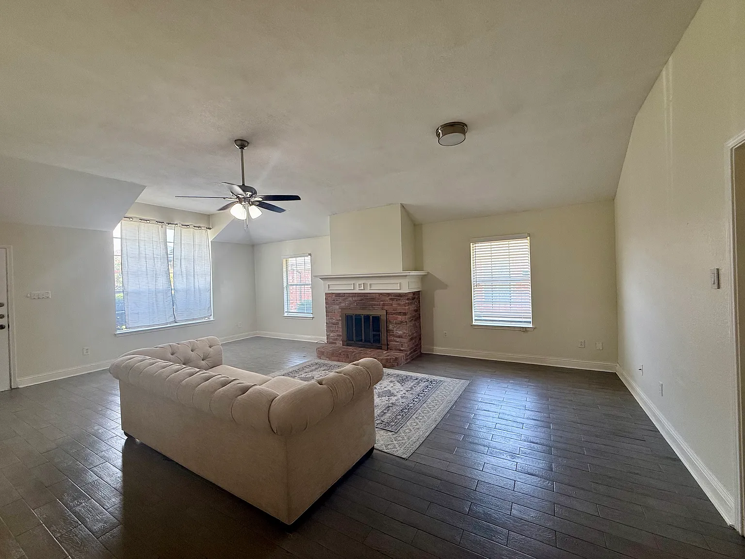 3 bed, 1604 sqft, $2,300 — Photo 3