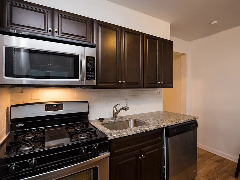2731 Brown St #2F — Photo 11