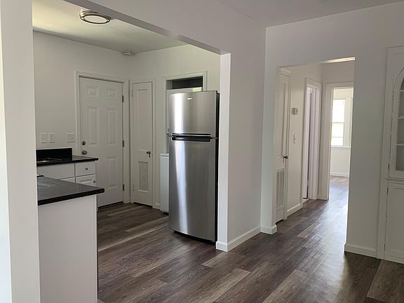 3rd image of 418 N Hyde Park Ave #A