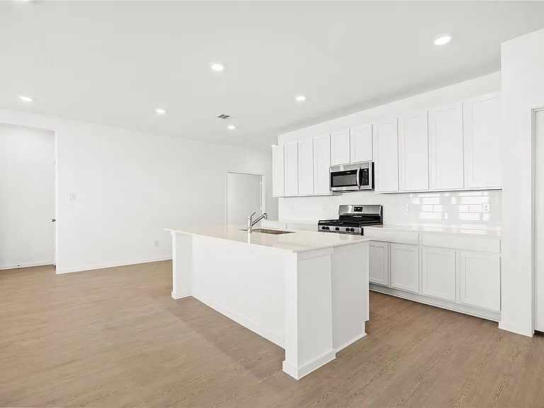 823 Heaven Dr — Photo 11