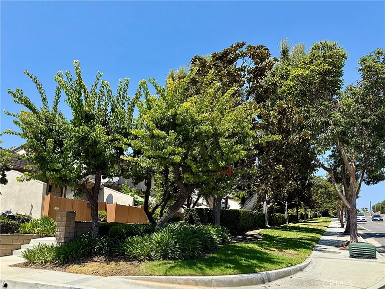 1715 N Gilbert St — Photo 19