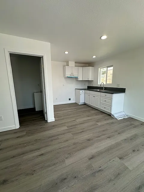 2 bed, 600 sqft, $2,500 — Photo 2