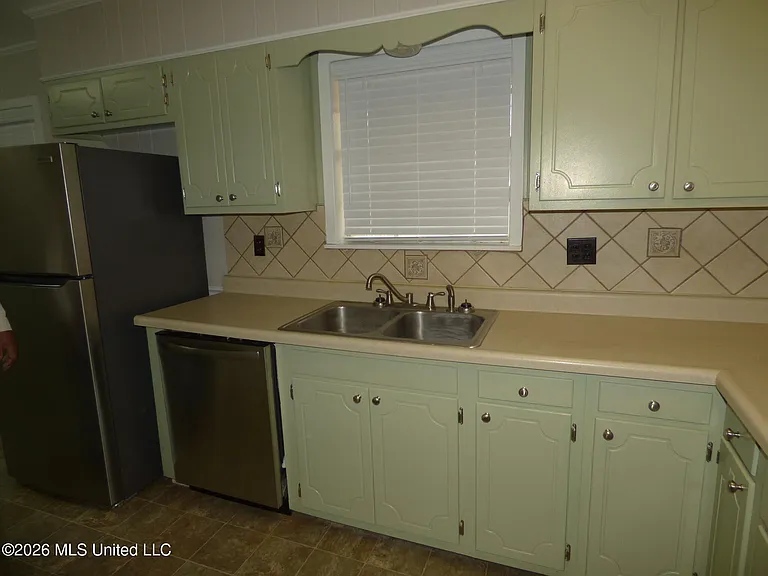 238 Westview Cir — Photo 16