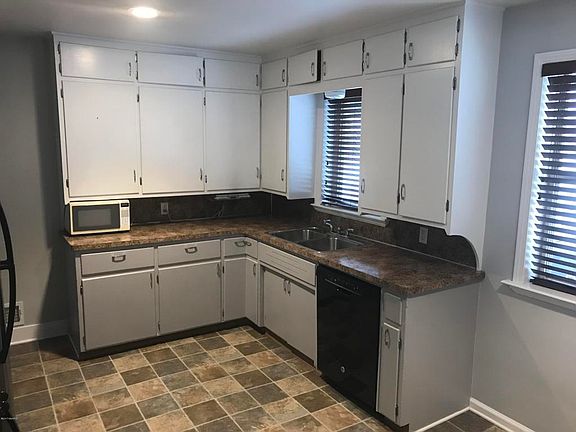 5th image of 2625 Sherwood St SW