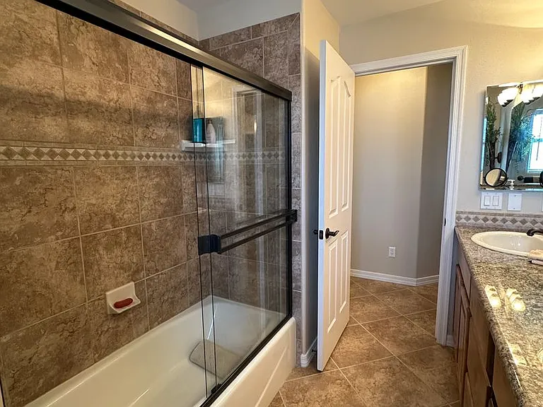 1840 Laramie Dr — Photo 16