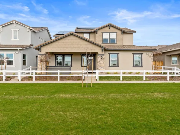 1136 Dana Rd W, Madera, CA 93636