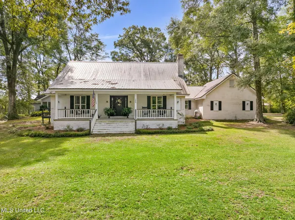 209 N Slade Rd, Sumrall, MS 39482