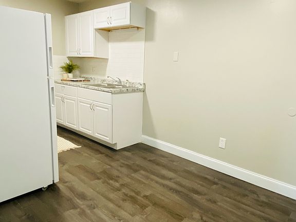 3rd image of 3080 Washington Pike #18