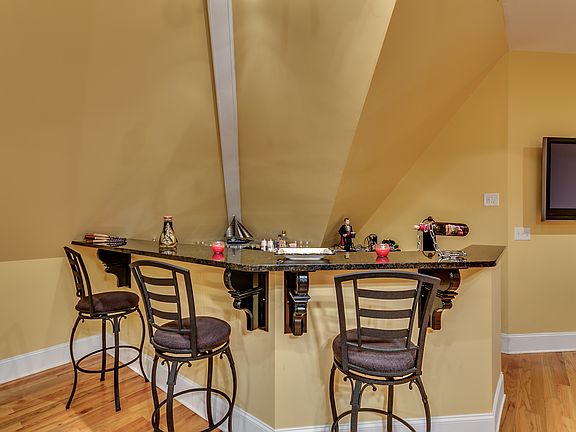 4th image of 46 Susannah Ln