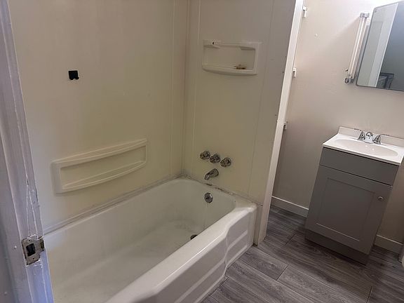 3rd image of 702 Don St #2