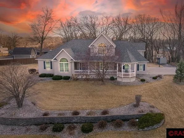 924 Upper Valley Dr, Blue Earth, MN 56013