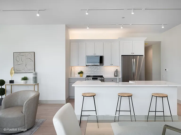 3202 N Racine Ave #306 — Photo 6