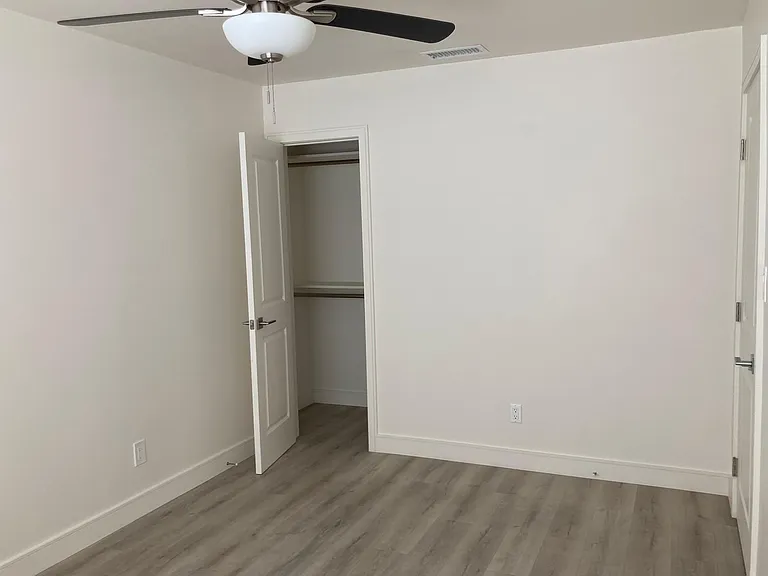 546 N Barbara Ave — Photo 18