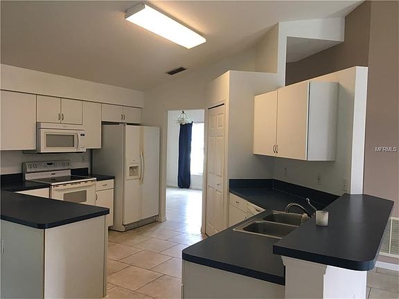 5th image of 1110 Breezy Knoll St