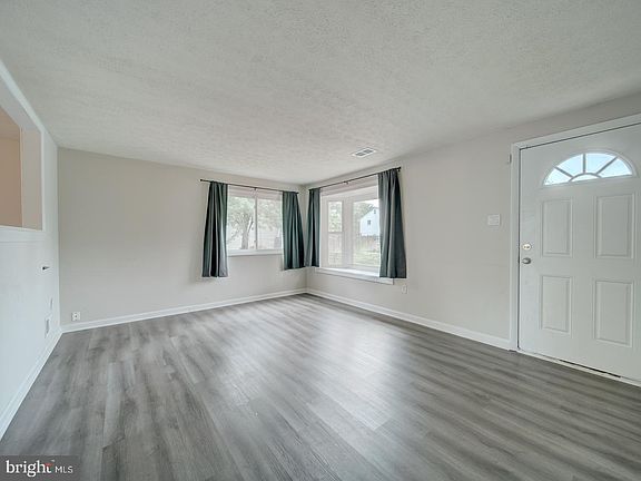 4th image of 10 Bexhill Ct