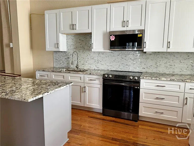 41 Whitaker St #B — Photo 8