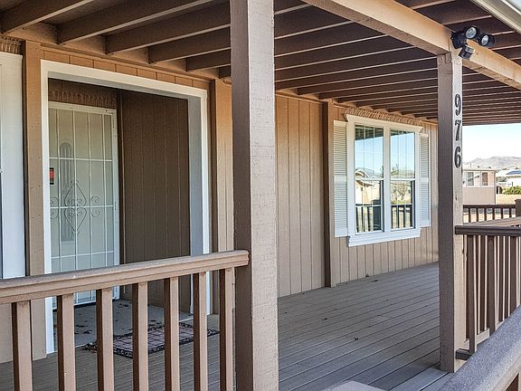 Covered Front Porch/Deck