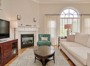 46 Housatonic St APT 3B, Lenox, MA 01240