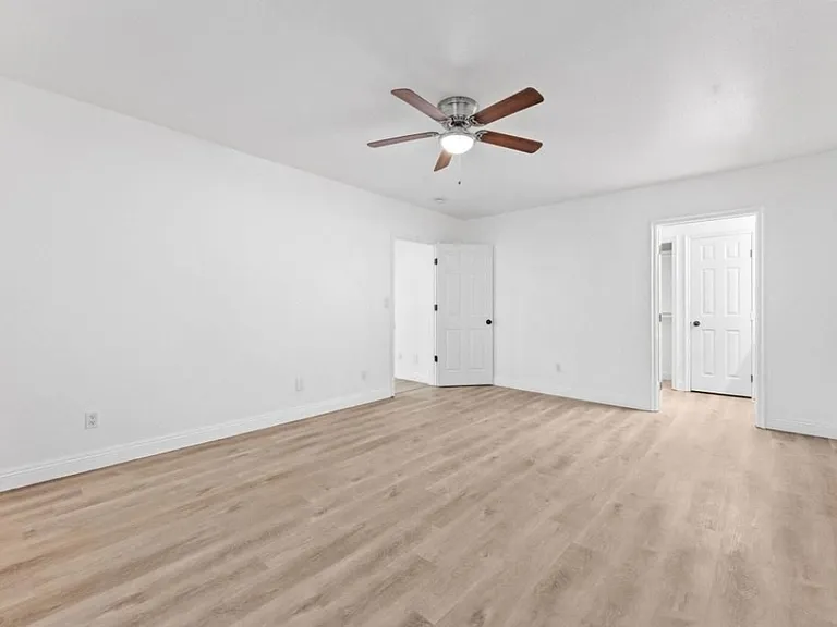 1000 Estes St #22 — Photo 11