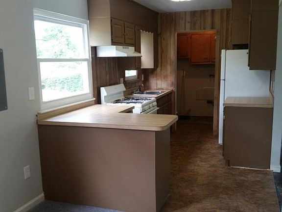 3rd image of 105 Belmont Dr