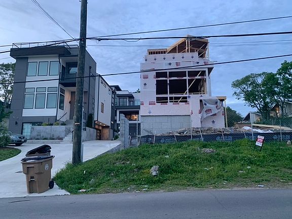 3rd image of 123 Elmhurst Ave