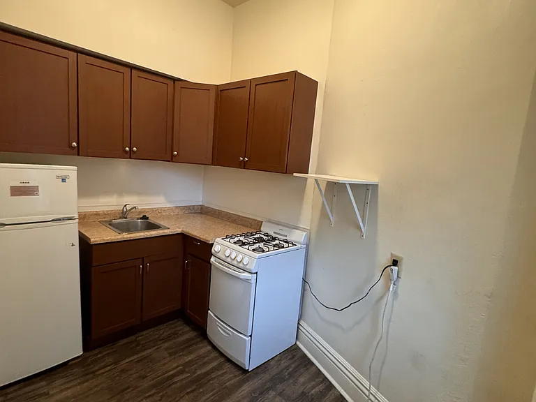 29 Langdon St #2 — Photo 5