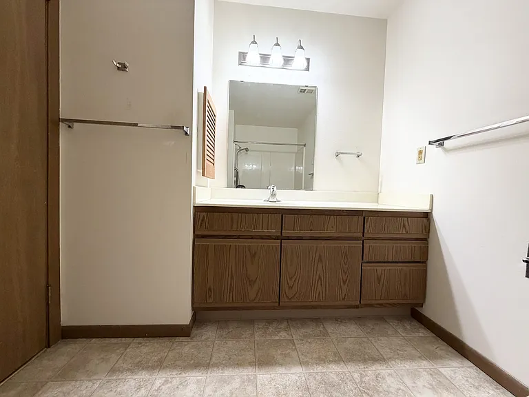 913 Acewood Blvd — Photo 34