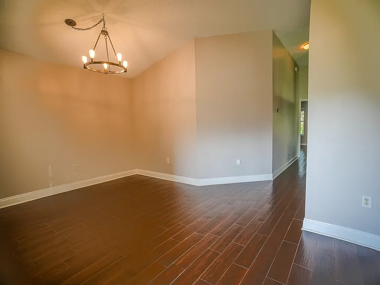 1632 Janet Ln — Photo 2