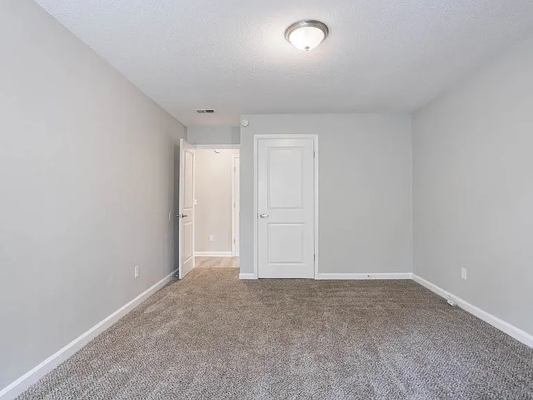 The Onyx Hoover Apartments — Photo 63