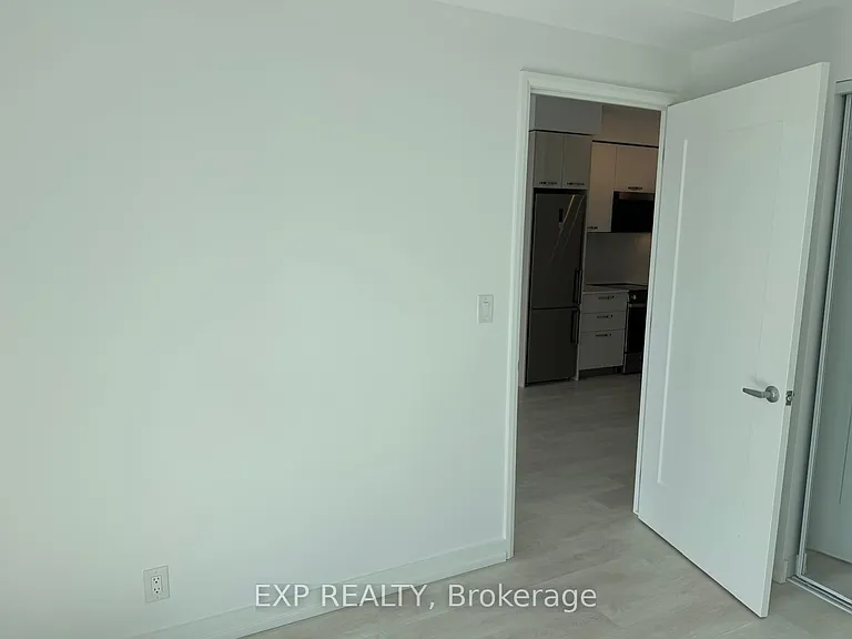 75 James St S #2513 — Photo 22