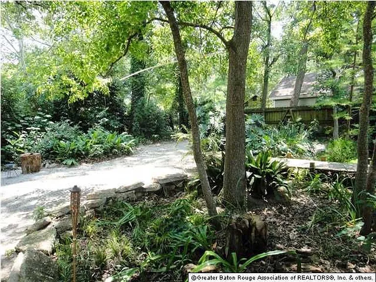 2252 Edinburgh Ave — Photo 3