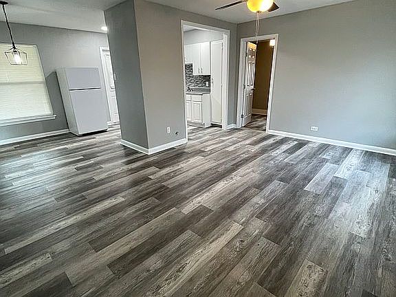 3rd image of 902 Lovera Blvd