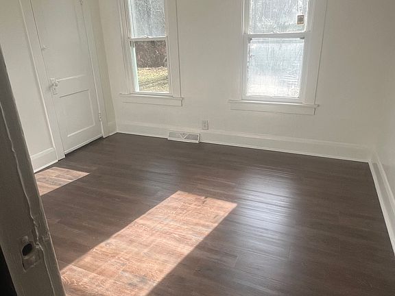 4th image of 119 Gibbons St