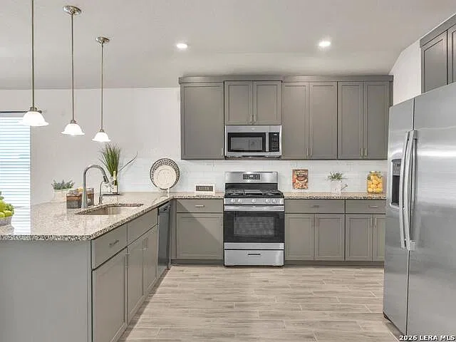 4 bed, 2.0 bath, 1833 sqft, $2,350 — Photo 4