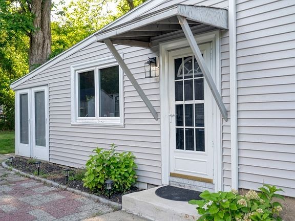 3rd image of 502 Summer St