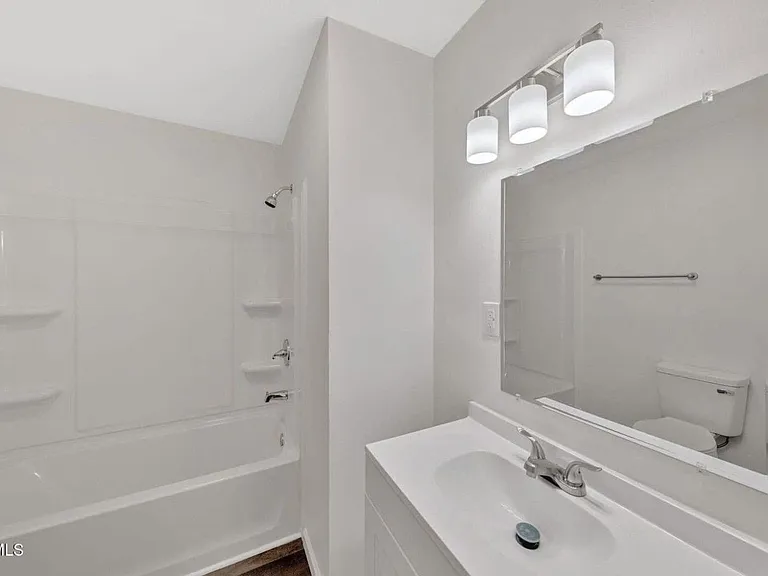 528 Parrish Ln — Photo 12