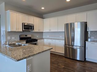 101 Stellamar Dr, Hutto, TX 78634