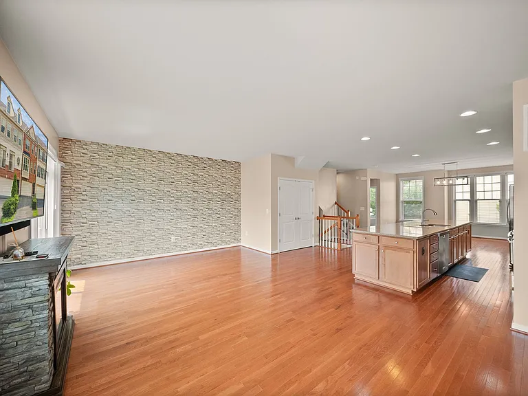 1439 Occoquan Heights Ct — Photo 12