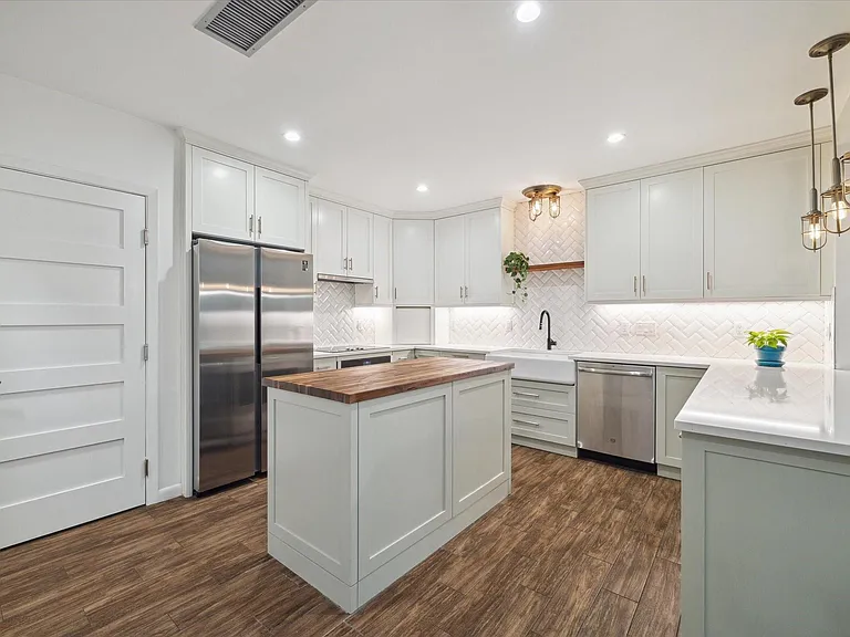 7922 Woodway Dr — Photo 11