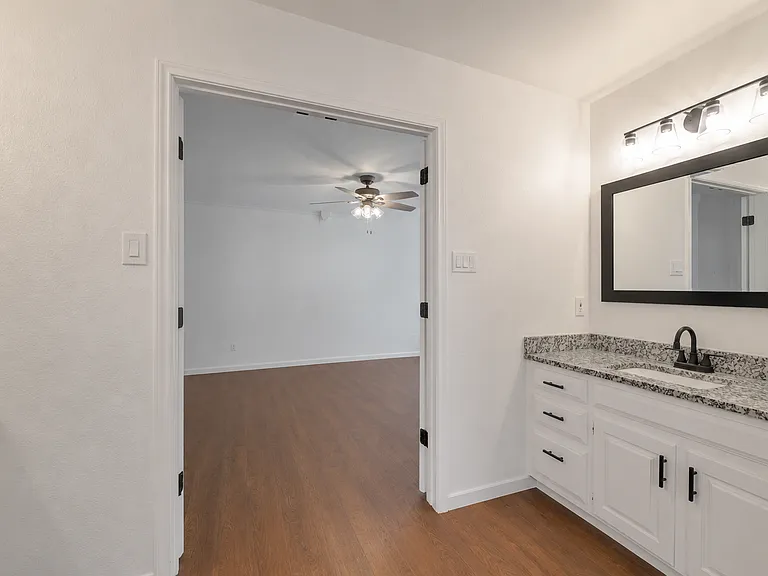 2127 Tanglewood Dr #D — Photo 18