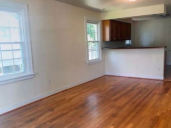 2nd image of 5213 Bloomingdale Ave