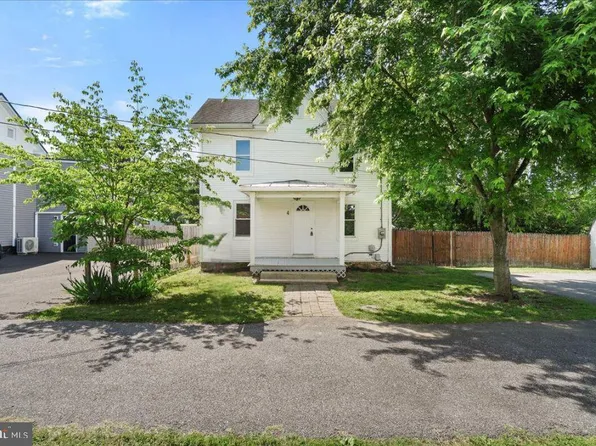 4 Pennsylvania Dr, Walkersville, MD 21793