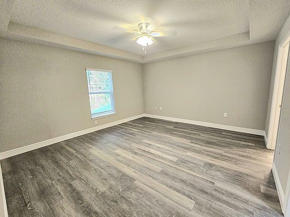 5th image of 6 Locust Run Ln
