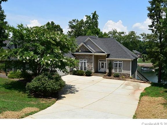 2nd image of 130 Pinnacle Ln