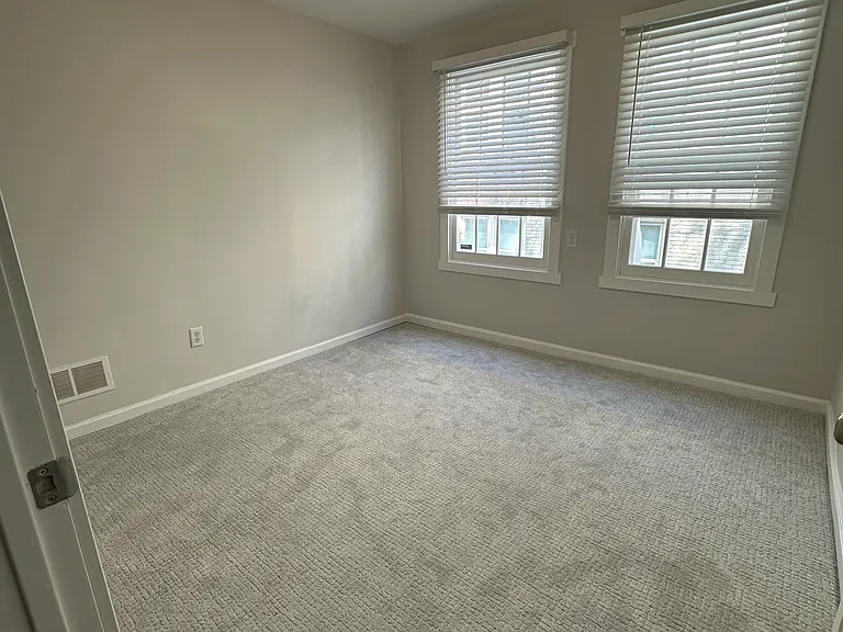921 Summit Ave — Photo 8