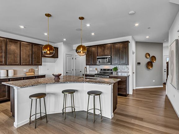 Kitchen with Large Curved Island