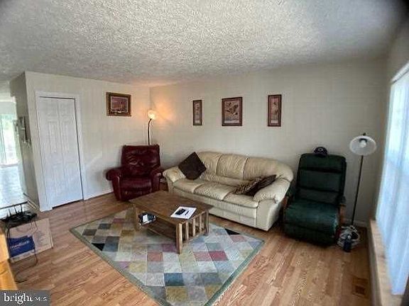 2nd image of 208 Fieldstone Ln