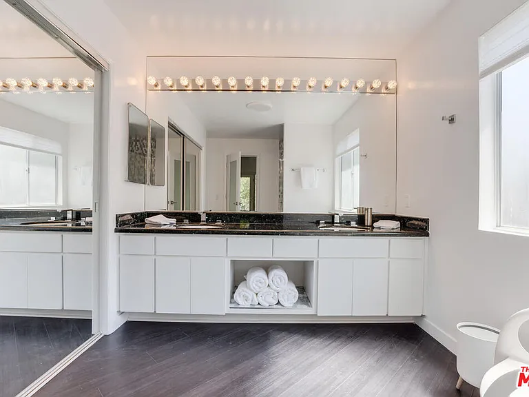 22705 Crespi St — Photo 22