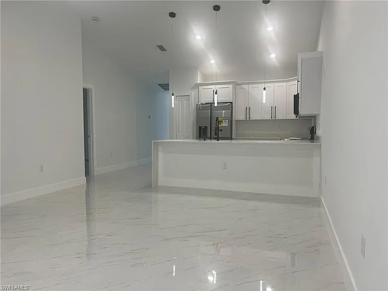 2403 Dogwood Ave N — Photo 3