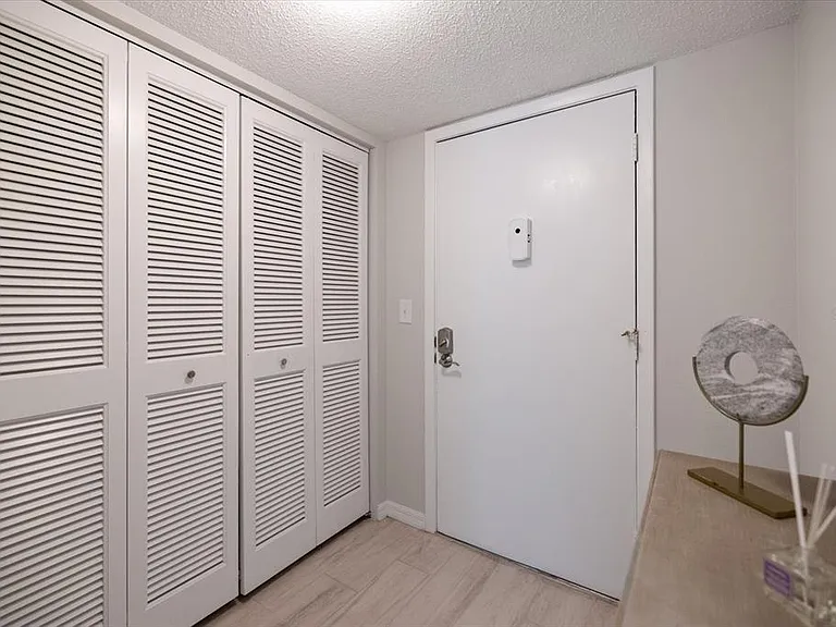 1604 Stickney Point Rd #4102 — Photo 3